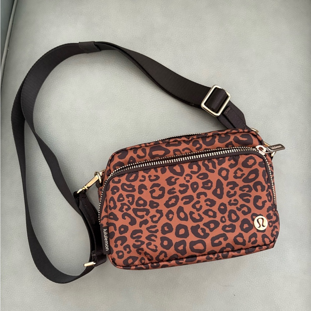Lululemon Everywhere Crossbody Bag-2L Leopard Print